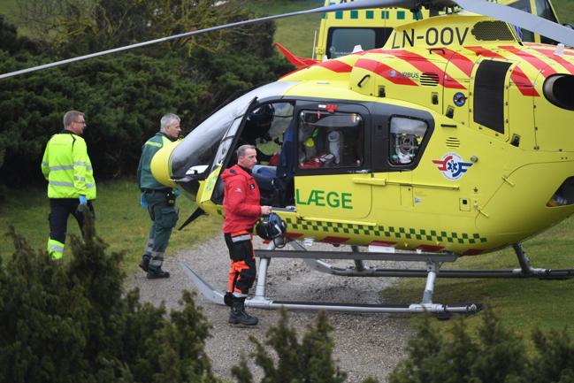 En kvinde blev reddet op af det kolde vand i Mariagerfjord.