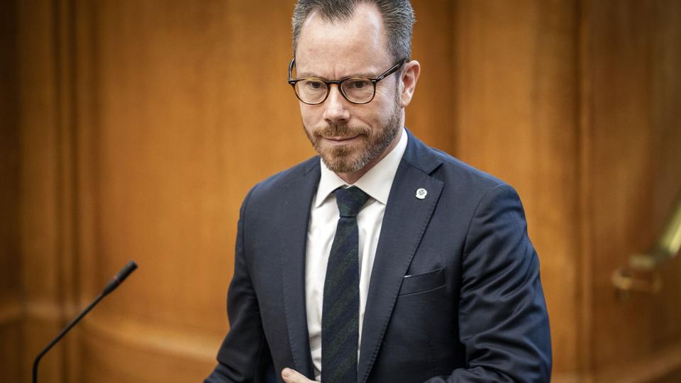 Forsvarsminister Jakob Ellemann-Jensen (V) mener ikke, at SVM-regeringen agerer magtfuldkomment. Den bruger bare sit flertal, siger han. <i>Mads Claus Rasmussen/Ritzau Scanpix</i>
