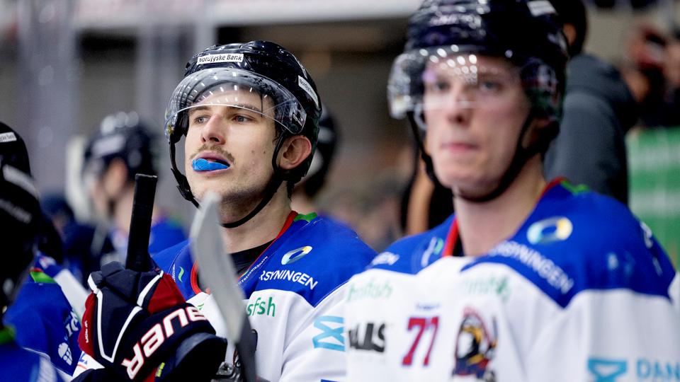 Spillerne fra Frederikshavn White Hawks har haft en svær sæson, og med otte runder tilbage af grundspillet kan de ikke vide sig sikker på en plads i slutspillet. <i>Arkivfoto: Lars Pauli</i>