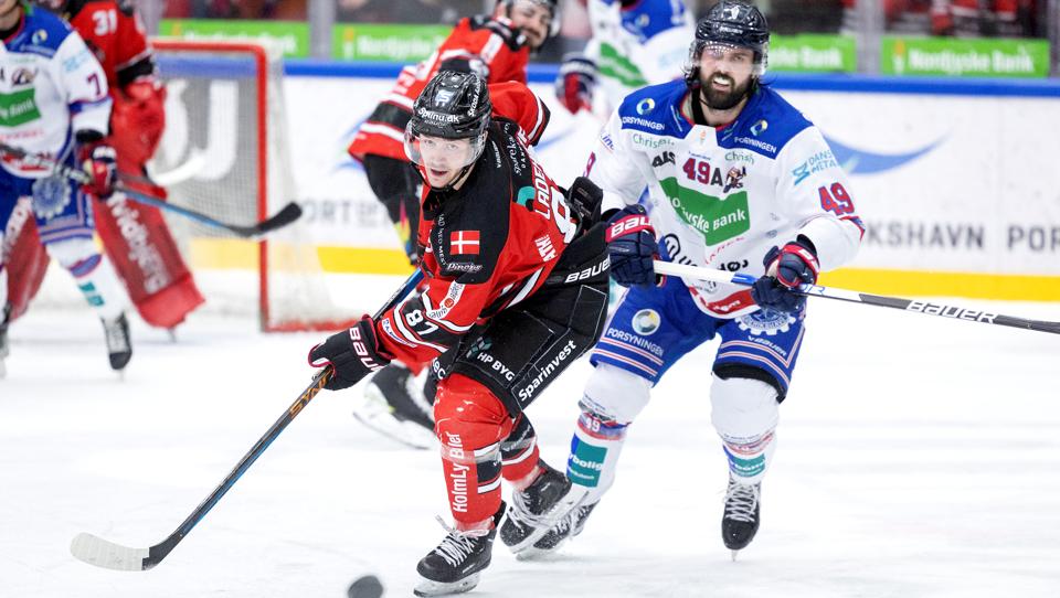 Frederikshavn White Hawks tog tirsdag aften imod Aalborg Pirates til et nordjysk lokalopgør, der endte som en gyser. <i>Foto: Lars Pauli</i>