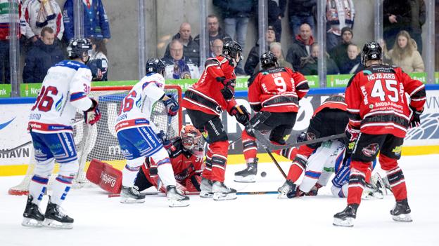 Frederikshavn White Hawks tog tirsdag aften imod Aalborg Pirates til et nordjysk lokalopgør i Metal Ligaen. <i>Foto: Lars Pauli</i>