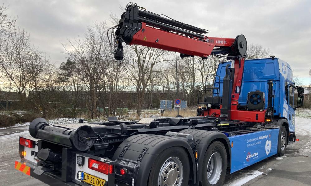HIAB-kranen er en X-HiPro 192 E-4 CD med fire hydrauliske udskud. HIAB-kranen er en X-HiPro 192 E-4 CD med fire hydrauliske udskud.