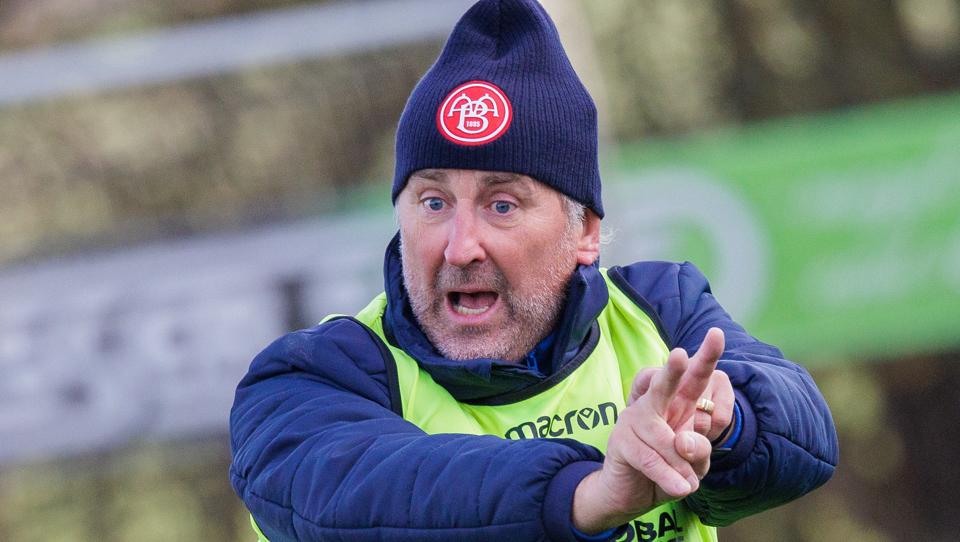 Cheftræner Erik Hamrén glæder sig over både de sportslige og menneskelige egenskaber, som Nicklas Helenius bringer med sig til AaB. <i>Foto: Henrik Bo</i>