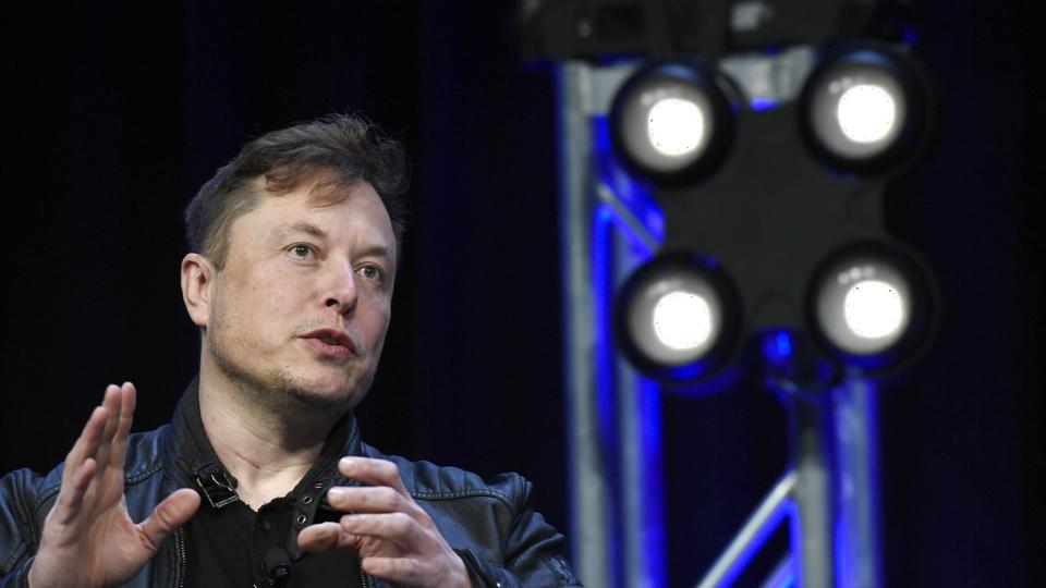 Elon Musk ventes at vidne i en retssag, hvor han blev sagsøgt efter at have tweetet, at han overvejede at afnotere elbilproducenten Tesla fra børsen i 2018. Det udløste udsving for Teslas aktiekurs. (Arkivfoto). <i>Susan Walsh/Ritzau Scanpix</i>