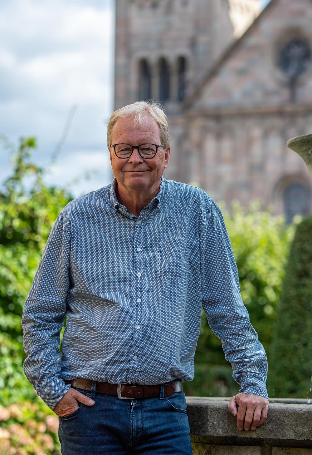 Borgmester i Viborg Kommune, Ulrik Wilbek, med Viborg Domkirke i baggrunden. Borgmester i Viborg Kommune, Ulrik Wilbek, med Viborg Domkirke i baggrunden.
