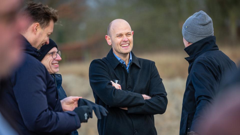 Peter Castberg Knudsen er en af grundlæggerne og i dag salgsdirektør i Powercon. Han forudser fortsat vækst. Torsdag bød han på bobler og kransekage i anledning af første spadestik til firmaets nye domicil. <i>Foto: Martin Damgård</i>