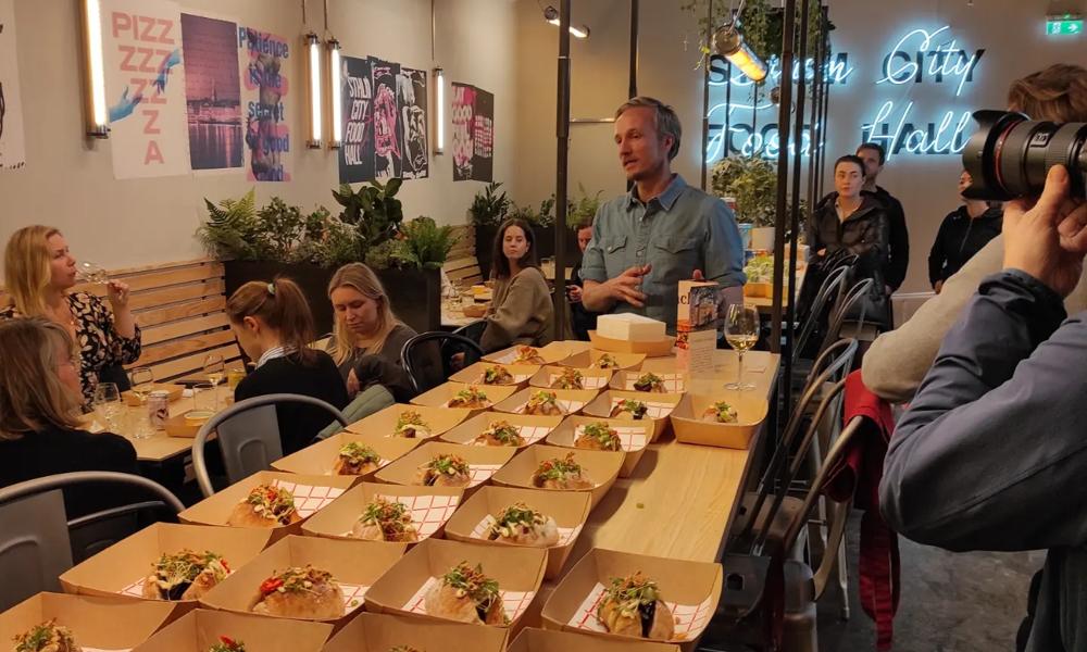 Einar Örn Einarsson, vd för franchisekedjan Zócalo, presenterar Sthlm City Food Hall. Einar Örn Einarsson, vd för franchisekedjan Zócalo, presenterar Sthlm City Food Hall.