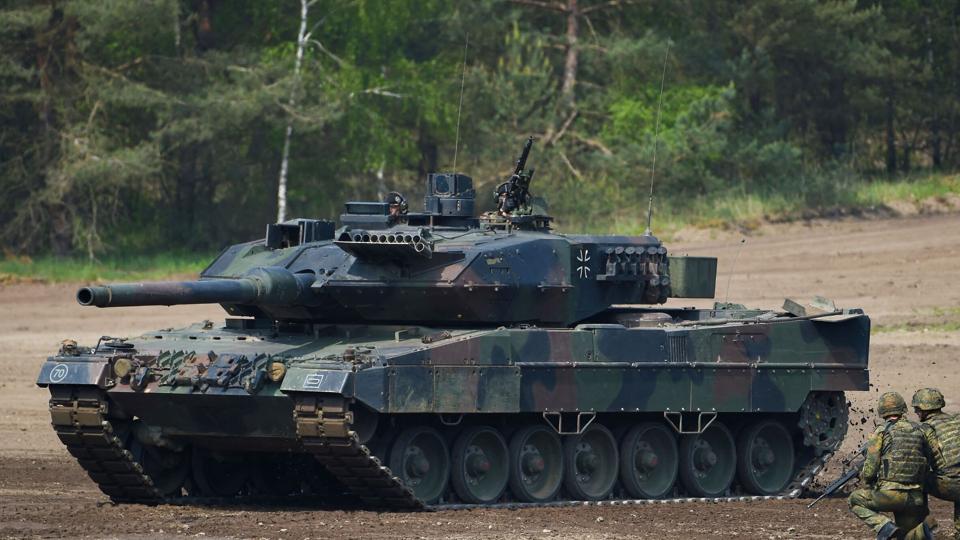 Inden for de næste timer kan der falde en afgørelse om, hvorvidt Tyskland vil tillade, at der bliver sendt Leopard-kampvogne til Ukraine. (Arkivfoto). <i>Patrik Stollarz/Ritzau Scanpix</i>