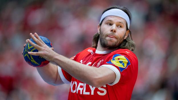 Mikkel Hansen traf måske en forkert beslutning på kampens sidste danske angreb, men overordnet set leverede Aalborg-stjernen et solidt indtryk som leder af det danske angrebsspil. <i>Foto: Liselotte Sabroe/Ritzau Scanpix</i>