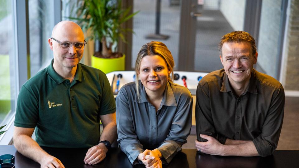 Mads Sørensen, Trine Rubæk og Thomas Houen har dannet firmaet DitFinanshus i Vrå. <i>Foto: Kim Dahl Hansen</i>