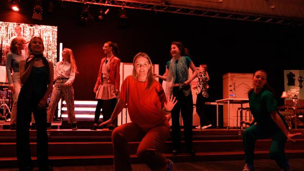 I bedste musicalstil er der masser af dans og musik, når eleverne opfører stykket "Endnu en dag" <i>Foto: Bo Lehm</i>