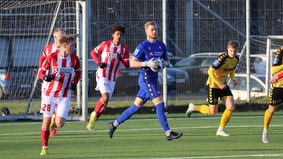 Nico Mantl fik en fin debut for AaB, da han stod første halvleg for AaB i træningskampen mod AC Horsens. <i>Foto: AaB</i>