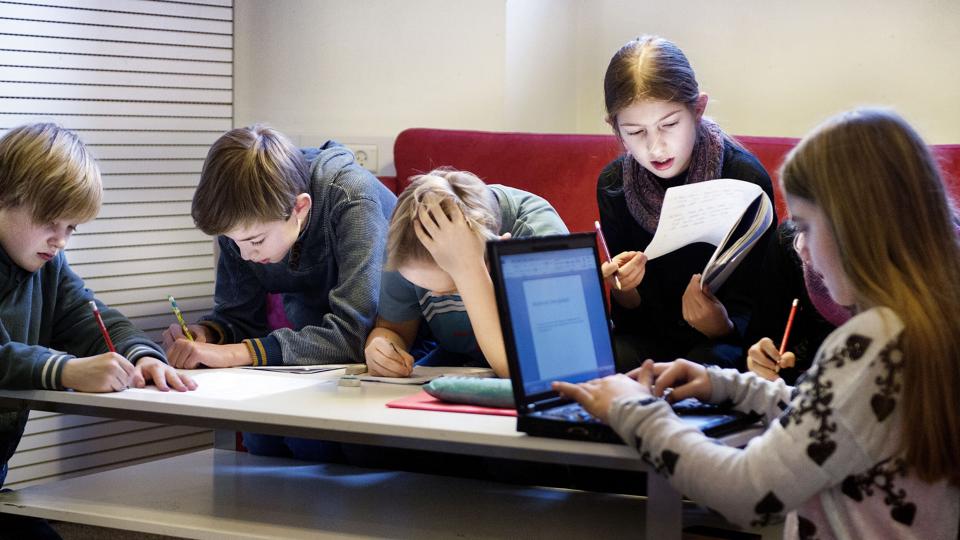 Cirka hver 12. elev i 4. til 10. klasse har fået privatbetalt lektiehjælp i løbet af sin skoletid. (Arkivfoto). <i>Liselotte Sabroe/Ritzau Scanpix</i>