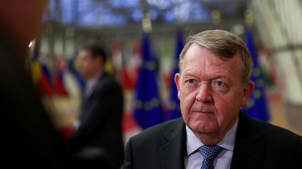 EU-landene vil formentlig mandag blive enige om nye sanktioner mod Iran, der brutalt har slået ned på demonstranter i Iran og sendt droner til Rusland, som ifølge ukrainske myndigheder bruges til angreb på civile i Ukraine. Det siger udenrigsminister Lars Løkke Rasmussen (M). <i>Johanna Geron/Reuters</i>