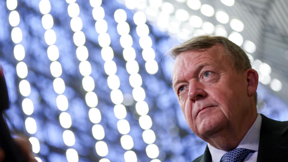 Udenrigsminister Lars Løkke Rasmussen (M) tror, at Tyskland i sidste ende vil give sin tilladelse til, at de tyskfremstillede Leopard 2-kampvogne kan sendes til Ukraine. <i>Johanna Geron/Reuters</i>