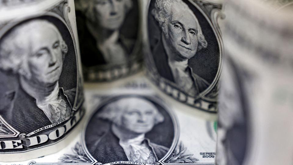 Den amerikanske dollar har mandag ramt det laveste niveau i ni måneder, skriver økonom. (Arkivfoto). <i>Dado Ruvic/Reuters</i>