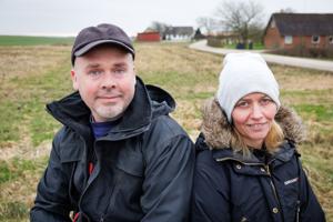 Prisen for privatliv: Mette og Kenneth betaler 100.000 for at få vejen væk fra deres hus