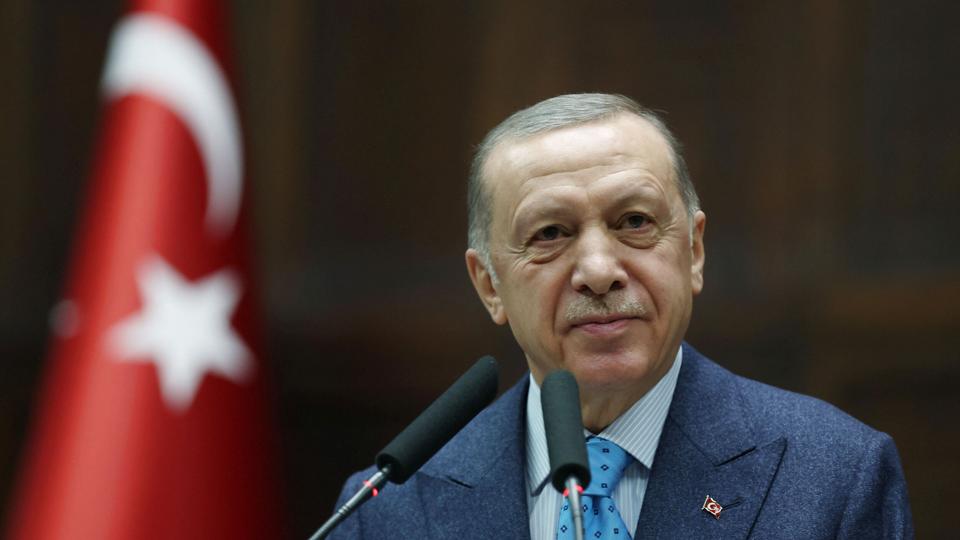 Præsident Erdogan siger mandag, at Sverige ikke skal forvente Tyrkiets støtte til at blive Nato-medlem. Tyrkiet er blandt andet stærkt kritiske over for, at Sverige tillod, at politikeren Rasmus Paludan brændte en koran af foran den tyrkiske ambassade i Sverige. (Arkivfoto). <i>Presidential Press Office/Reuters</i>