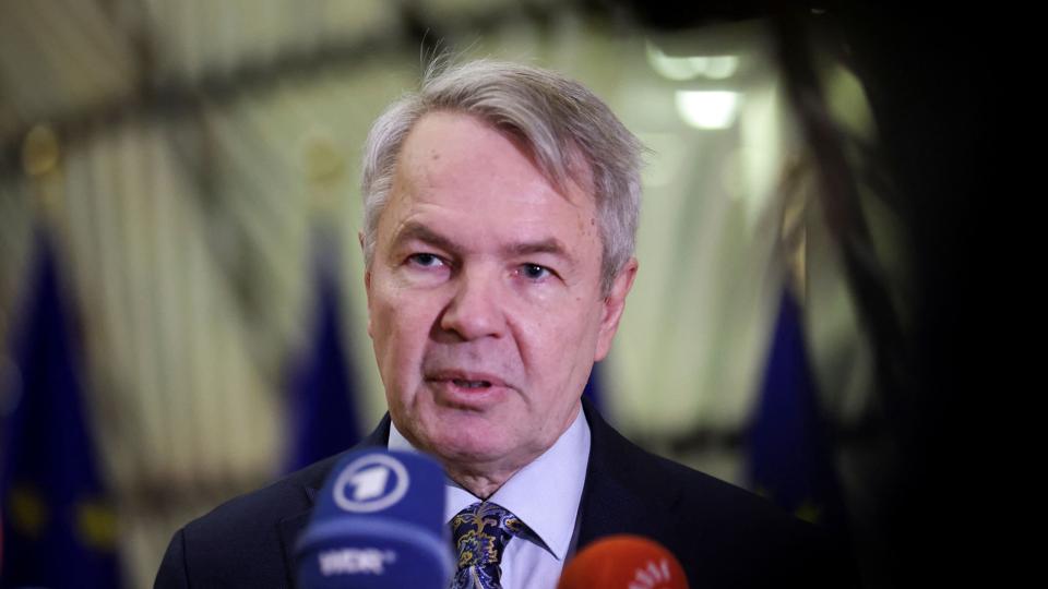 Finlands udenrigsminister, Pekka Haavisto, fastholder, at Finland helst vil fortsætte i Nato-ansøgningsprocessen sammen med Sverige. Men det kan blive nødvendigt, at gå videre i processen alene. (Arkivfoto). <i>Johanna Geron/Reuters</i>