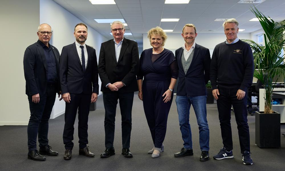 Bestyrelsen i ETK EMS pr. oktober 2022. Fra venstre: Torben Drejer, Thomas Vinter, Kurt Bering Sørensen, Mille Lindskrog Knudsen, Peter Arndrup Poulsen og Christian Møller. Bestyrelsen i ETK EMS pr. oktober 2022. Fra venstre: Torben Drejer, Thomas Vinter, Kurt Bering Sørensen, Mille Lindskrog Knudsen, Peter Arndrup Poulsen og Christian Møller.