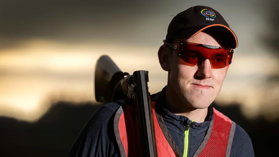 Emil Petersen har i nogle år været fast deltager i de helt store turneringer i skeetskydning og har på den måde besøgt langt over 20 lande rundt om på kloden. Sidste år blev det til 130 rejsedage. <i>Foto: Lars Pauli</i>