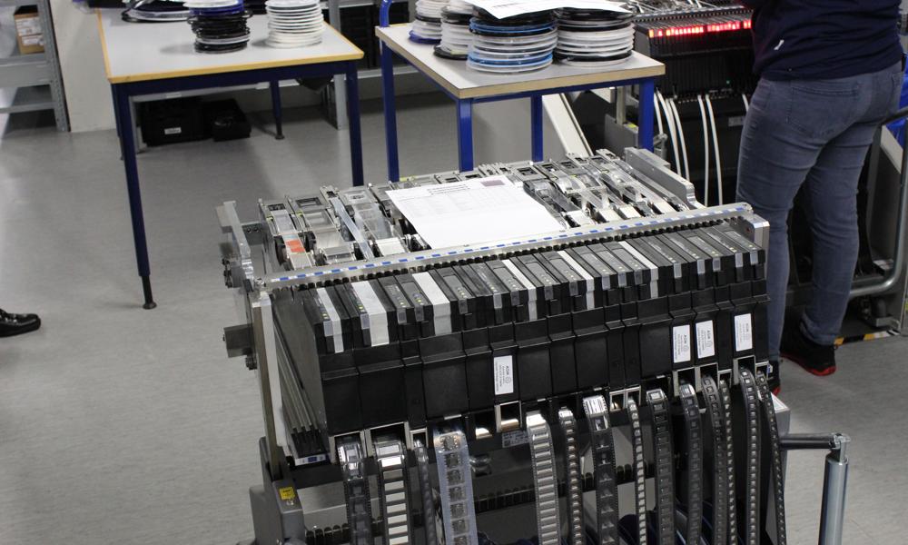 Komponenter klargøres til næste runde printpladeproduktion. Komponenter klargøres til næste runde printpladeproduktion.