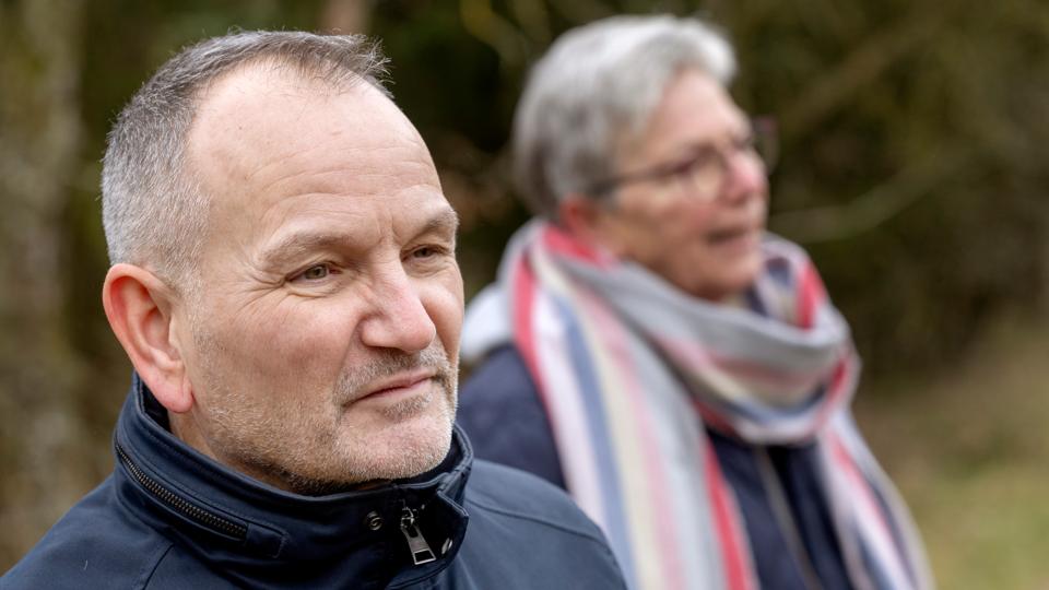 En hel grundejerforening med Peter Eliasson Tønder i spidsen protesterer over nye boligplaner i naturområde i Brønderslev. Marianne Stefansen er meget optaget af naturværdierne, som risikerer at gå tabt. <i>Foto: Lars Pauli</i>