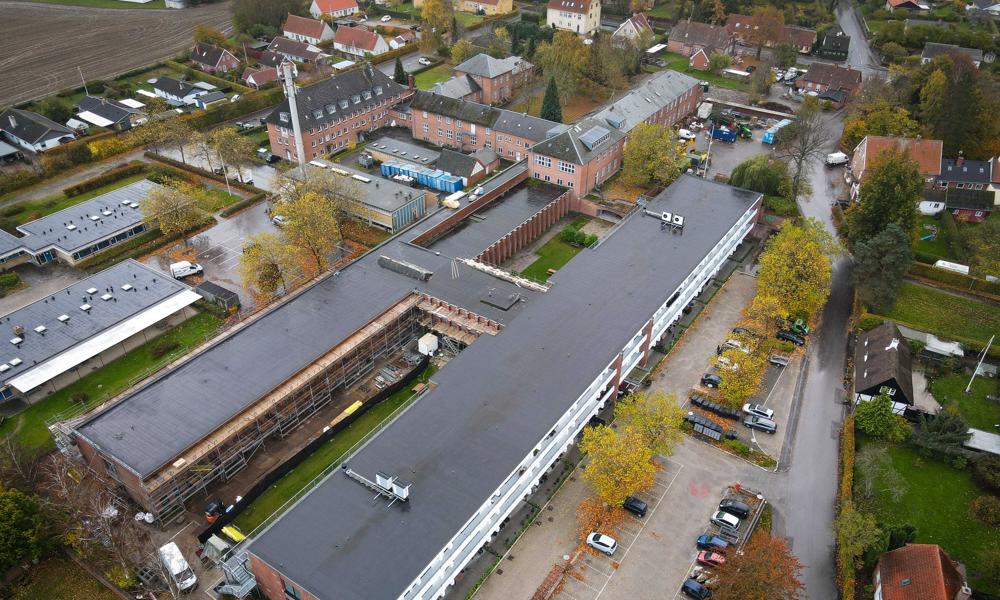Tredje og fjerde etape af omdannelsen af sygehuset i Esbønderup til lejeboliger er i gang nu. Tredje og fjerde etape af omdannelsen af sygehuset i Esbønderup til lejeboliger er i gang nu.