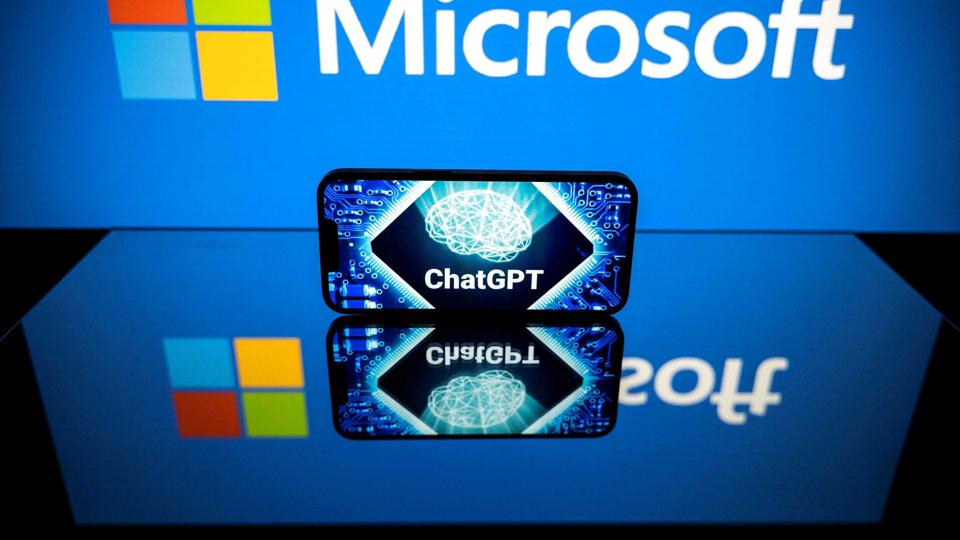 Microsoft har investeret i virksomheden OpenAI, som står bag chatrobotten ChatGPT, flere gange. Senest har Microsoft investeret 10 milliarder dollar i OpenAI. (Arkivfoto) <i>Lionel Bonaventure/Ritzau Scanpix</i>