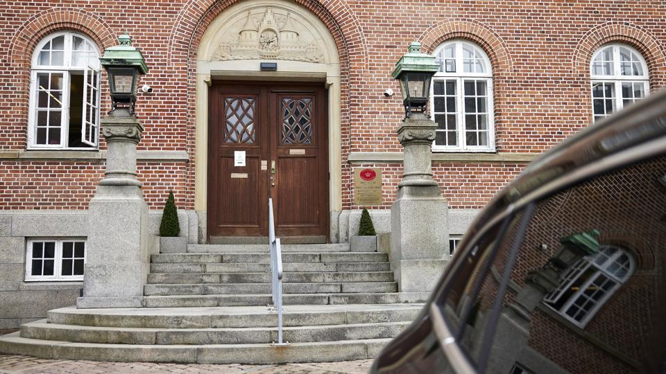 En 88-årig oldefar en dømt for krænkelser af dengang 13-årigt oldebarn samt for overgreb på to af sine børnebørn i 1990'erne. Han nægtede skyld og overvejer, om han vil anke dom. (Arkivfoto). <i>Mikkel Berg Pedersen/Ritzau Scanpix</i>