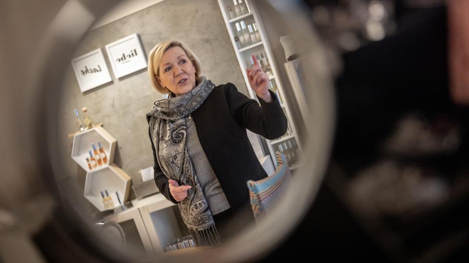 Tyske Bettina Hellmich har åbnet Landlyst-Beauty ApS i den lille by Sønderlev vest for Hjørring. <i>Foto: Martin Damgård</i>