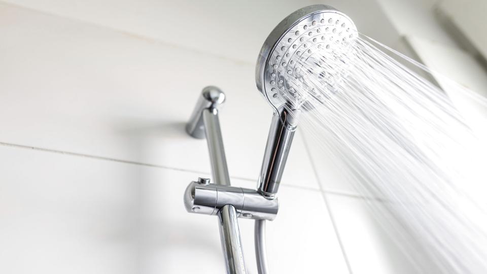 Varmtvandsanlægget og brusehoveder på plejehjemmet Solvognen i Odsherred Kommune er nu blevet skyllet igennem for at eliminere eventuelle legionella-bakterier. (Genrefoto). <i>Philipp Von Ditfurth/Ritzau Scanpix</i>