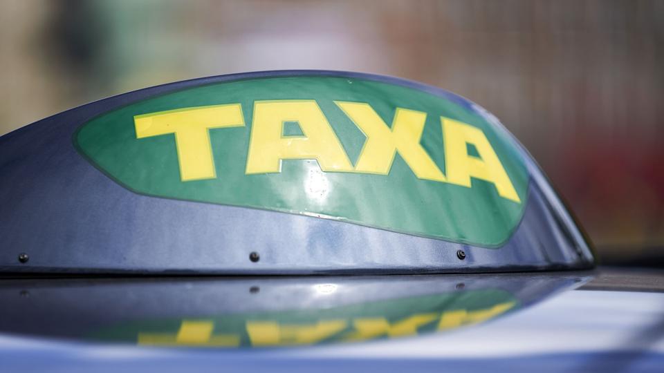 Knap ni millioner taxature blev registreret og opbevaret i fem år i taxaselskabs system med oplysninger om telefonnumre og opsamlingssteder. Det kostede først i januar en bøde på 100.000 kroner til selskabet 4x35, men anklagemyndigheden vil have straffen op og har anket. (Arkivfoto). <i>Signe Goldmann/Ritzau Scanpix</i>