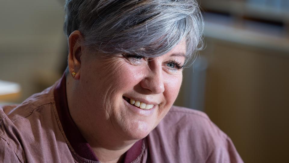 Mette Wunderov fra Strandby elsker sit job. Og hun kunne ikke forestille sig noget andet arbejde. <i>Foto: Bente Poder</i>