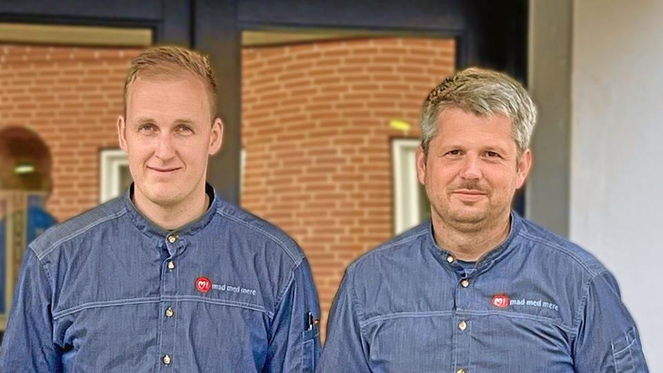28-årige Marc Hauboe Frederiksen (tv.) er ikke længere medejer af Emilievejs Slagterforretning i Frederikshavn. Butikken drives videre af 42-årige Thomas Trolle Pedersen (th.). <i>Privatfoto</i>