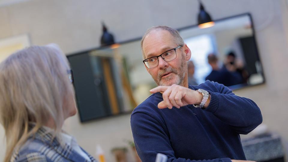 Indehaver af Hanstholm Køkken i Aalborg, Preben Abildgaard, garanterer, at butikken kører videre, uanset om Hanstholm Køkken-koncernen går konkurs. <i>Foto: Henrik Bo</i>