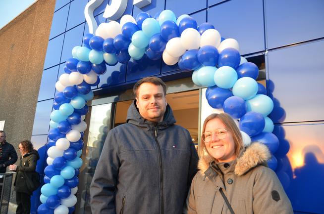 Kæresteparret Kristoffer Foldberg og Bettina Pedersen mødte op godt en halv time før åbningen hos JYSK.