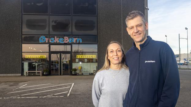 Sanne og Martin har drevet Ønskebørn i Hjørring i ti år, men den markering skal slås sammen med genåbningen af butikken på den nye adresse. <i>Foto: Bente Poder</i>
