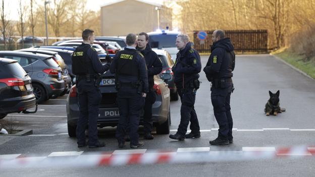 Knivoverfald i Aalborg - politi massivt til stede