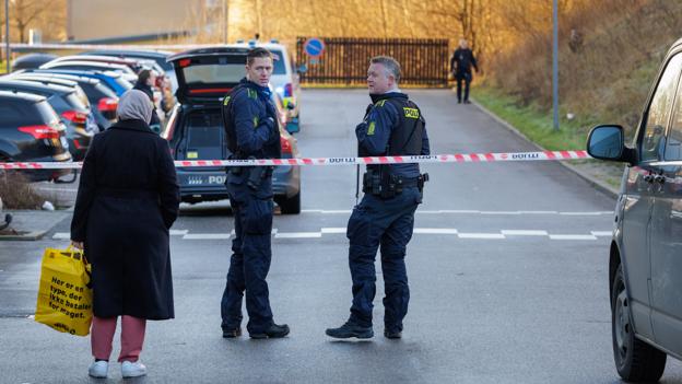 Borgere på Tove Ditlevsens Vej ville gerne vide, hvad der foregik på deres vej. <i>Foto: Henrik Bo</i>