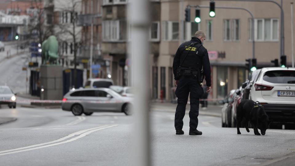 En 33-årig mand blev såret ved et skudopgør på åben gade på Vesterbro i Aalborg søndag over middag. <i>Foto: Henrik Bo</i>