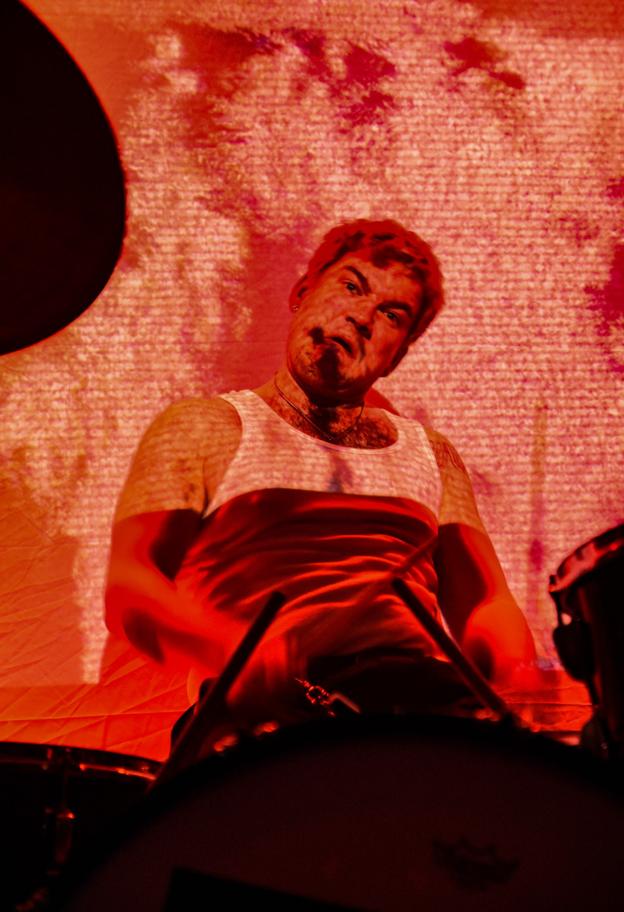 Det seks mand store orkester Narcosatanicos med base i København er kendt for en kompromisløs fusion af vild free-jazz, doom-metal og atmosfærisk psykedelisk rock. <i>Foto: Studenterhuset</i>