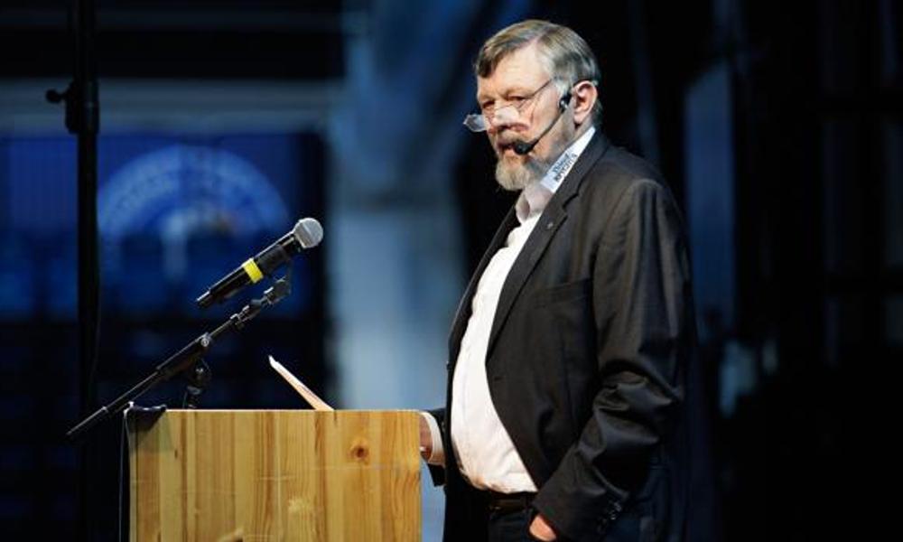 Bestyrelsesformand Verner Jensen gav sin beretning for de 1500 deltagere på Thisted Bryghus' generalforsamling i Thyhallen lørdag aften. Bestyrelsesformand Verner Jensen gav sin beretning for de 1500 deltagere på Thisted Bryghus' generalforsamling i Thyhallen lørdag aften.