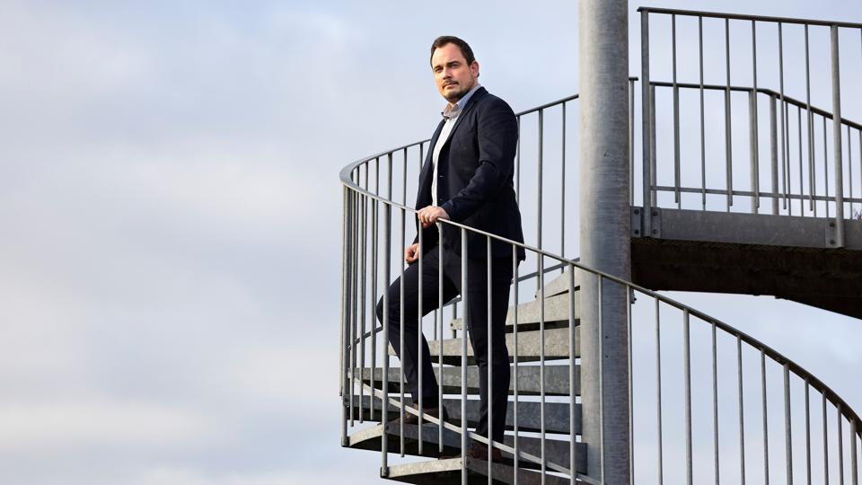 - Jeg er opdraget med, at man selv er nødt til at levere en indsats, Søren Bjerregaard Pedersen, direktør i både Cemtec og Hydrogen Valley. <i>Foto: Claus Søndberg</i>
