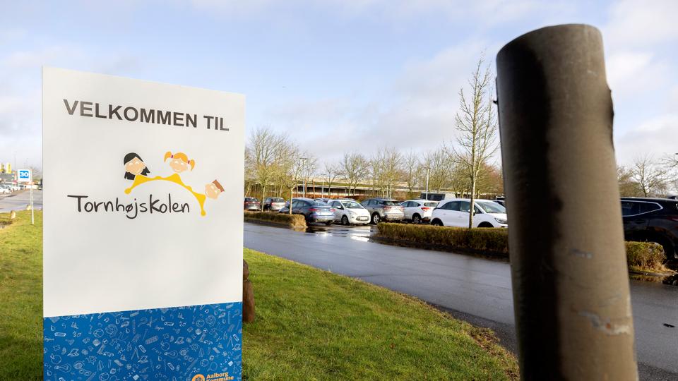Tornhøjskolen i Aalborg Øst er en af de skoler, der skal lukke, hvis politikerne siger ja til det nye forslag. Og det tyder alt på, for partierne på begge sider af midten er tilsyneladende enige. <i>Foto: Lars Pauli</i>