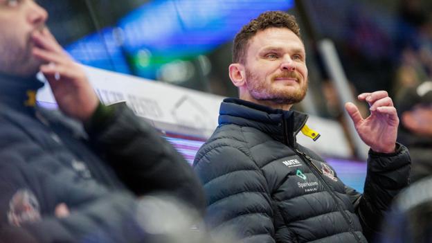 Cheftræner Garth Murray kunne tydeligvis lide, hvad han så fra sit hold onsdag aften. <i>Foto: Henrik Bo</i>