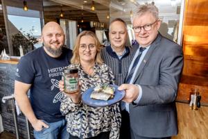 Lokal kok vandt ''Årets Sild'' over toprestauranter: Nu kan du købe den