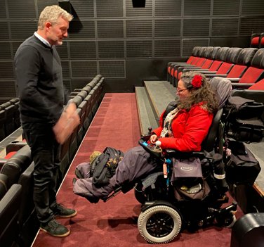 Jan Ringtved fra Nordisk Film møder Tina Campbell i biografen i Kennedy Arkaden. <i>Foto: Esben Vest Billingsøe</i>