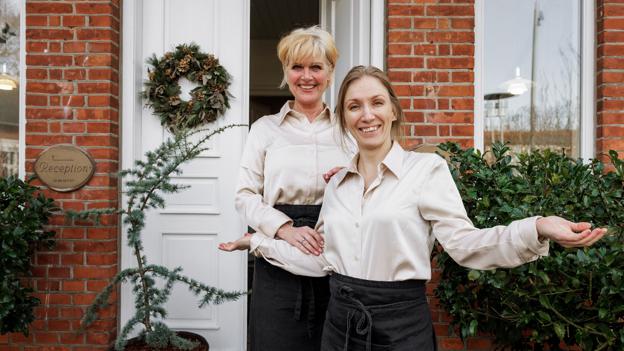Kamilla Vinter Hoffmann har allerede ansat sin første medarbejder, nemlig Anita Odfeldt (til venstre). <i>Foto: Henrik Bo</i>