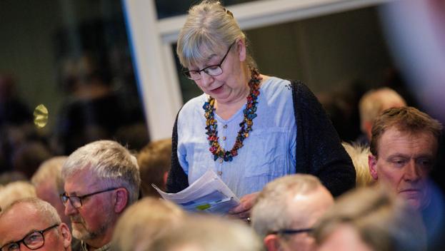 Flere fremmødte havde brug for at give udtryk for, hvor vigtig brugsen er for Birkelse. <i>Foto: Henrik Bo</i>